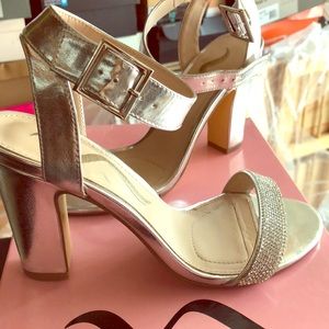 Nina silver metallic heeled sandals 6M